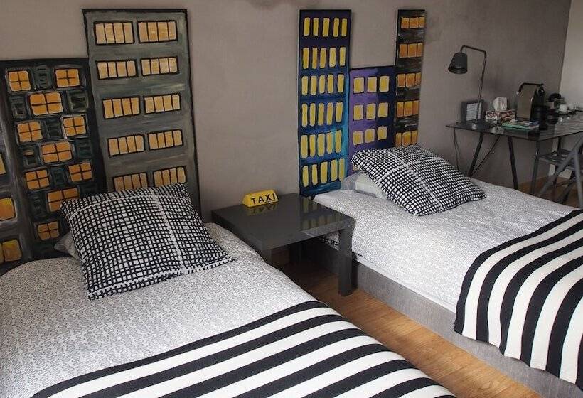 חדר משפחתי, A La Maison