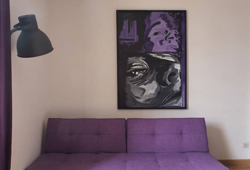 חדר משפחתי, A La Maison