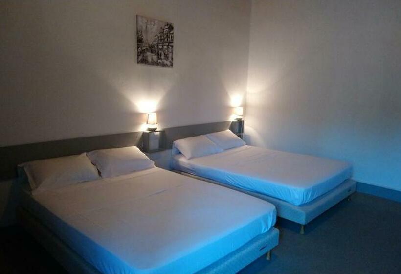 اتاق استاندارد چهار تخته, Hôtel Du Palais