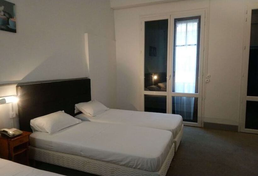 اتاق استاندارد چهار تخته, Hôtel Du Palais