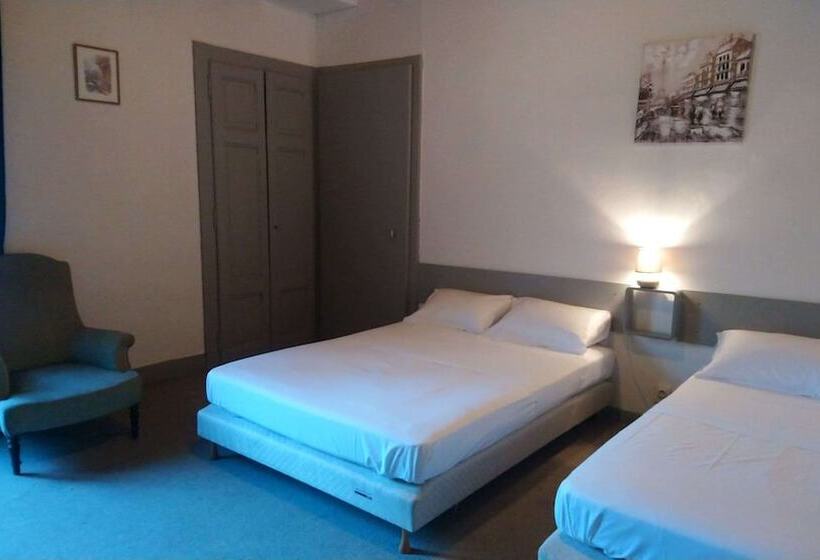 اتاق استاندارد چهار تخته, Hôtel Du Palais