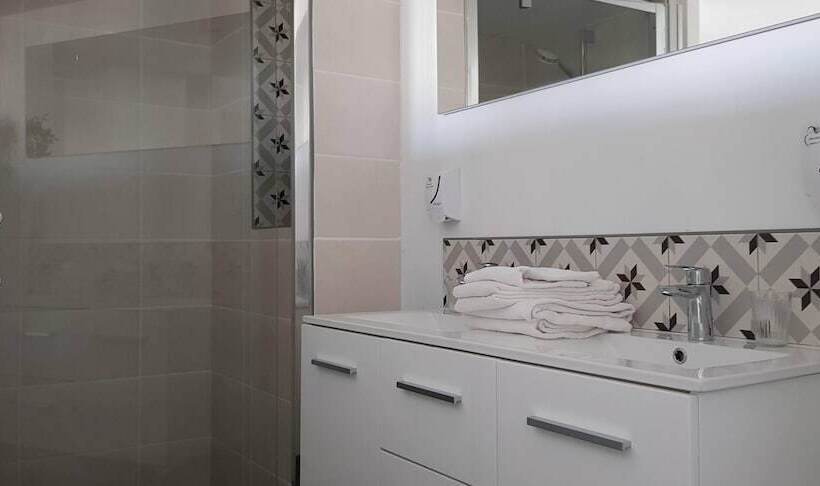 غرفة قياسية, Restaurant Du Port