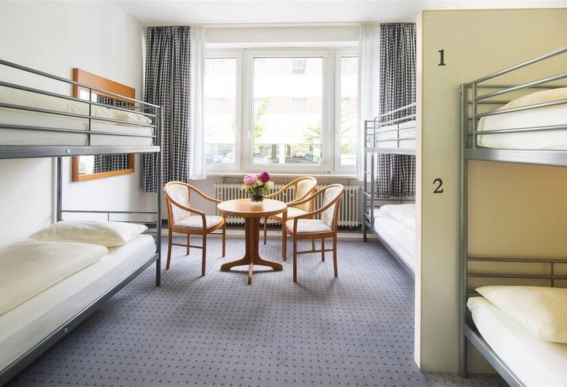 Quarto Estandar, Airport Hostel
