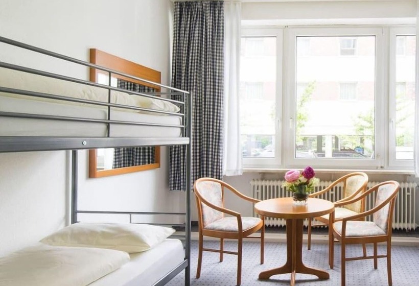 Cama em Quarto Compartilhado, Airport Hostel