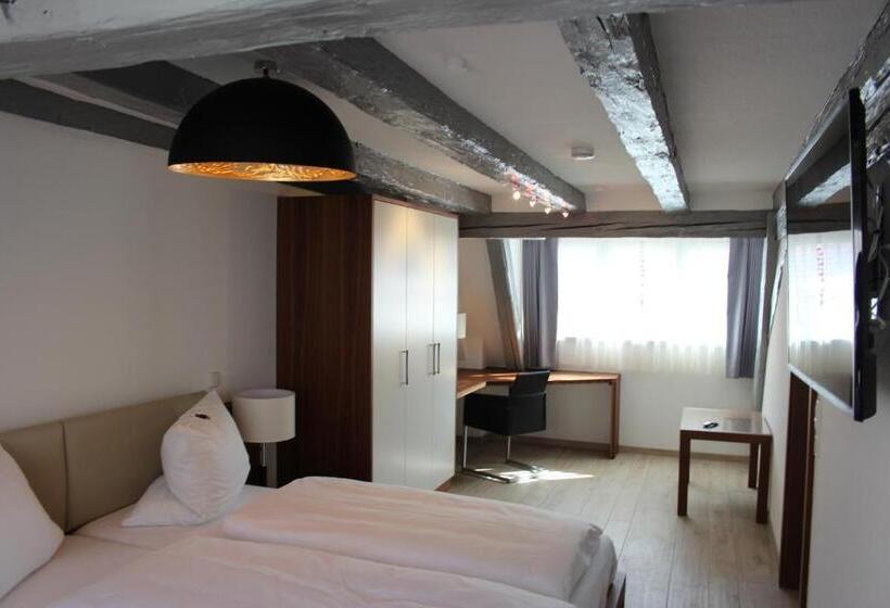 带1个卧室的公寓套房, Schmales Haus