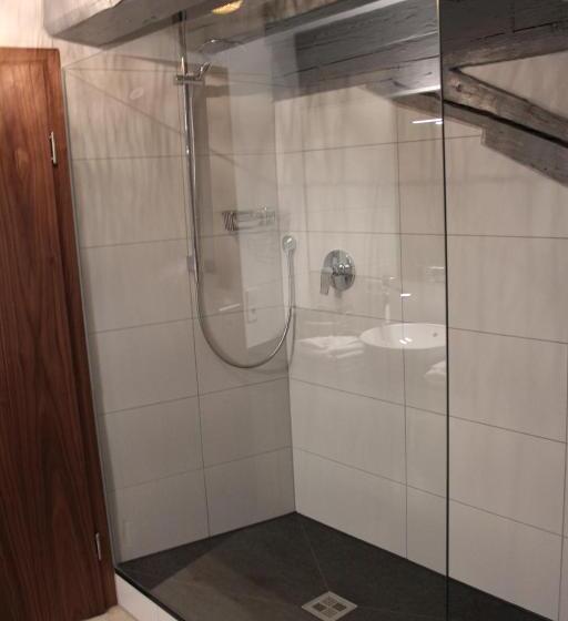 带1个卧室的公寓套房, Schmales Haus