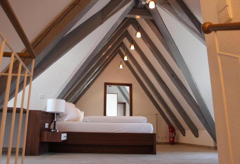 带1个卧室的公寓套房, Schmales Haus