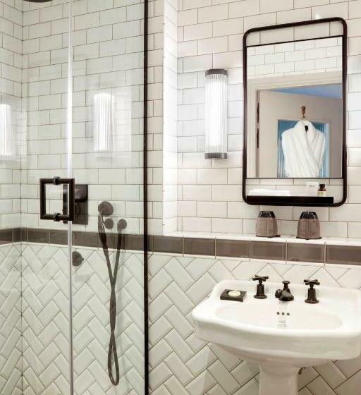 Номер Deluxe, Victory House Leicester Square