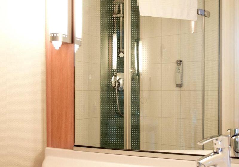 Номер Deluxe, Victory House Leicester Square
