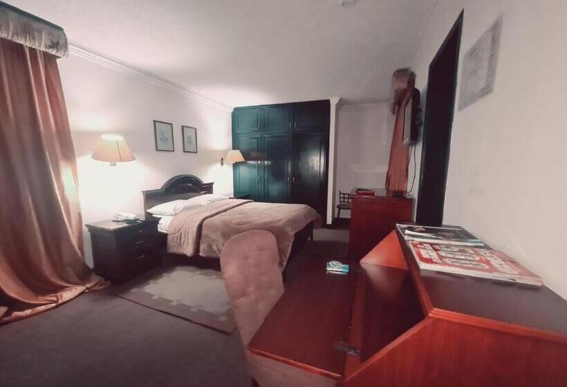 Quarto Estandar Individual, González Suarez