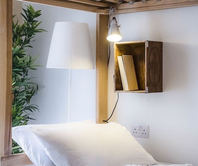 تختخواب در اتاق مشترک, Two Pillows Boutique Hostel