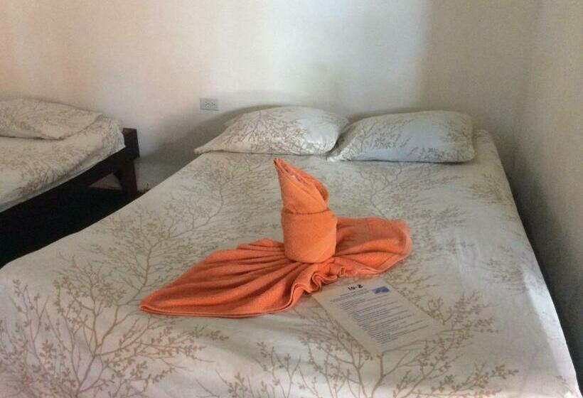 اتاق استاندارد سه نفره, Cabinas Balcon Del Mar Tortuguero