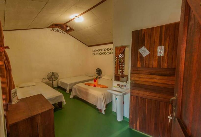 اتاق استاندارد سه نفره, Cabinas Balcon Del Mar Tortuguero