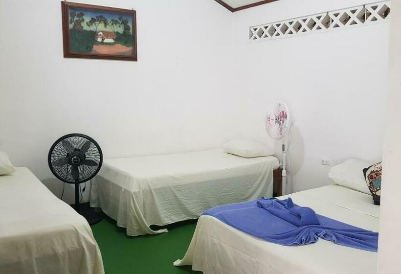 اتاق استاندارد سه نفره, Cabinas Balcon Del Mar Tortuguero