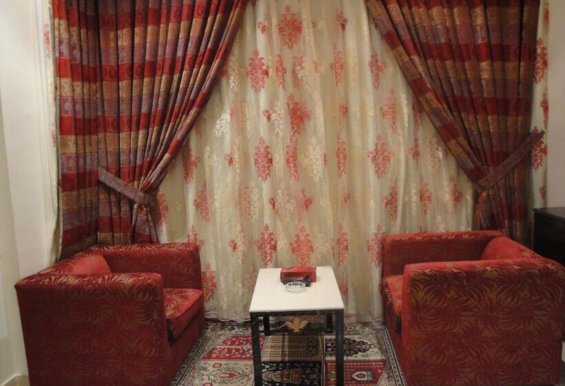 استودیوی استاندارد, Marina Royal Hotel Suites