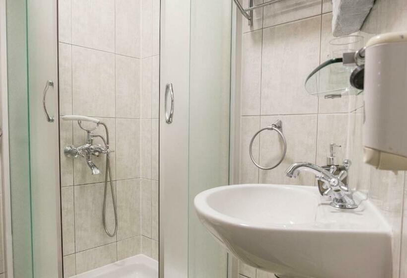 חדר סטנדרט, Xiv Century Rooms