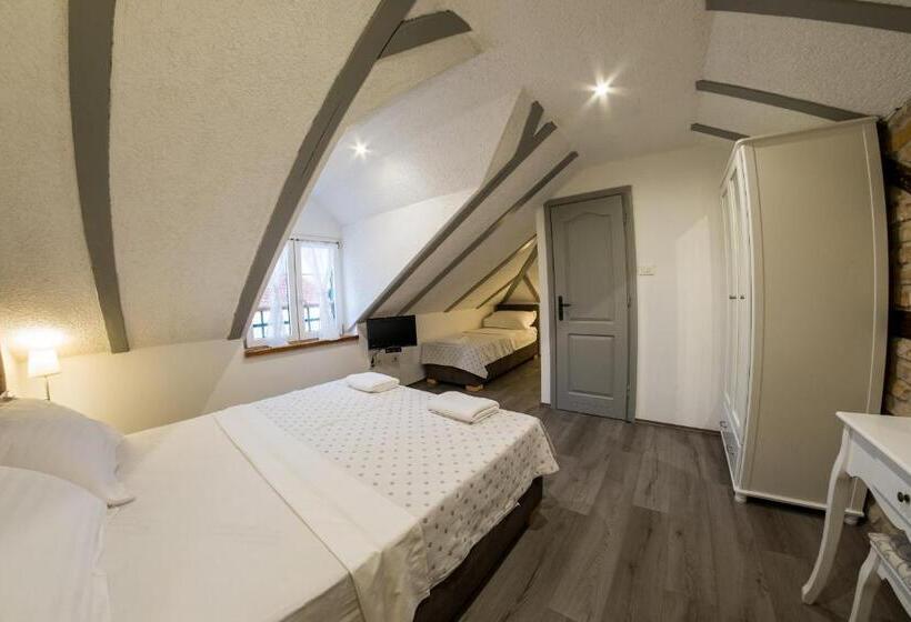 חדר קומפורט, Xiv Century Rooms