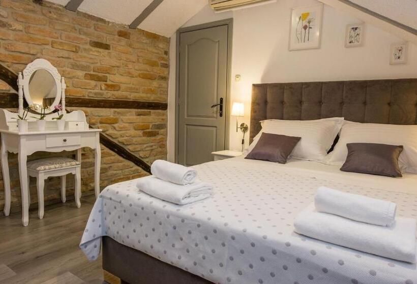 חדר קומפורט, Xiv Century Rooms