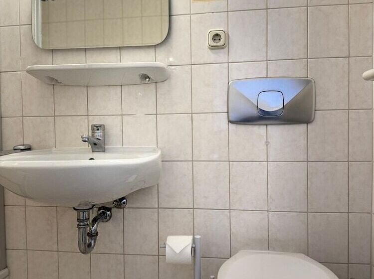 Quarto Estandar Individual, Zur Eiche