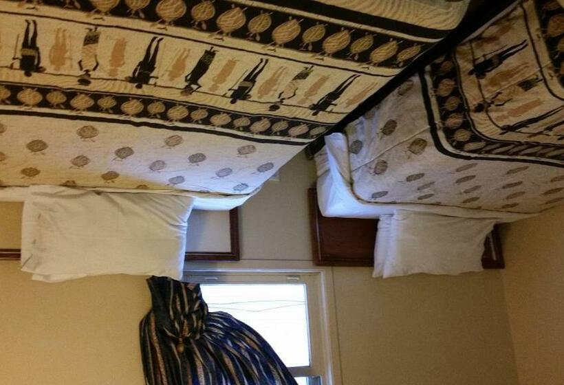 带2个双人床的标准工作室, A Voyageur S Guest House