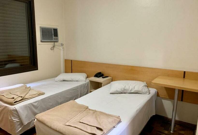 Quarto Estandar Individual, Colossi