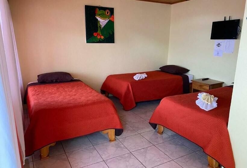 اتاق استاندارد سه تخته با بالکن, La Puesta Del Sol B&b