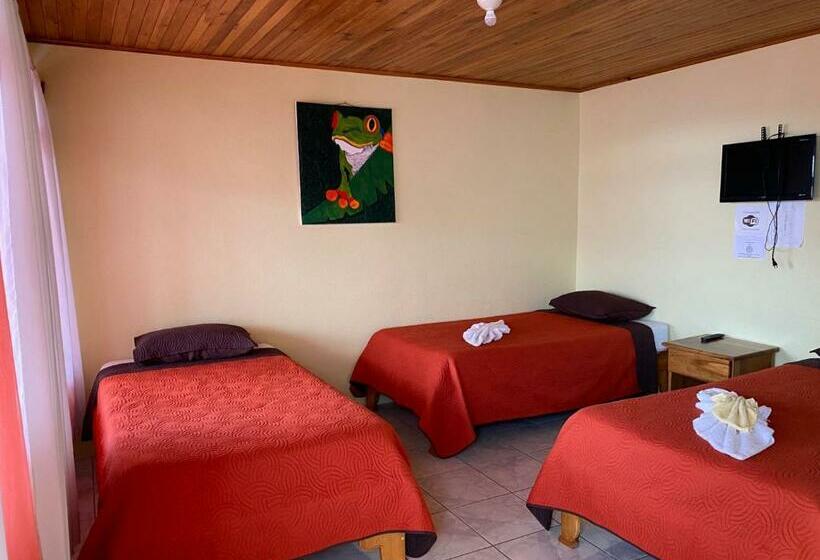 اتاق استاندارد سه تخته با بالکن, La Puesta Del Sol B&b