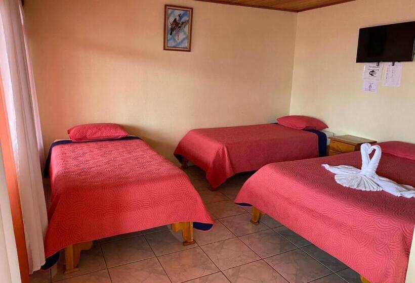 Economy Quadruple Room, La Puesta Del Sol B&b