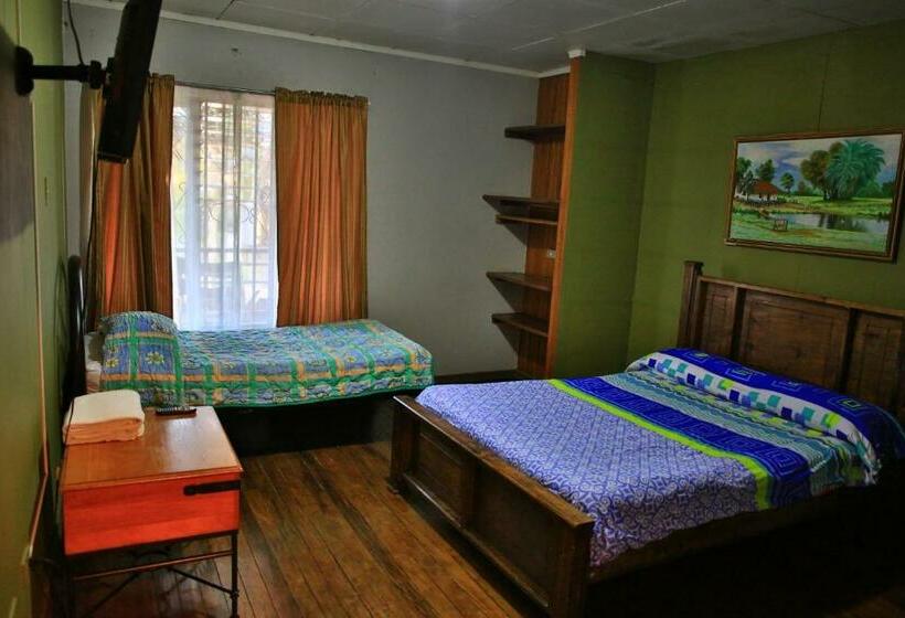 标准三人间, Mangifera Hostel