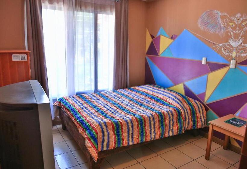 经济四人间 - 带共用浴室, Mangifera Hostel