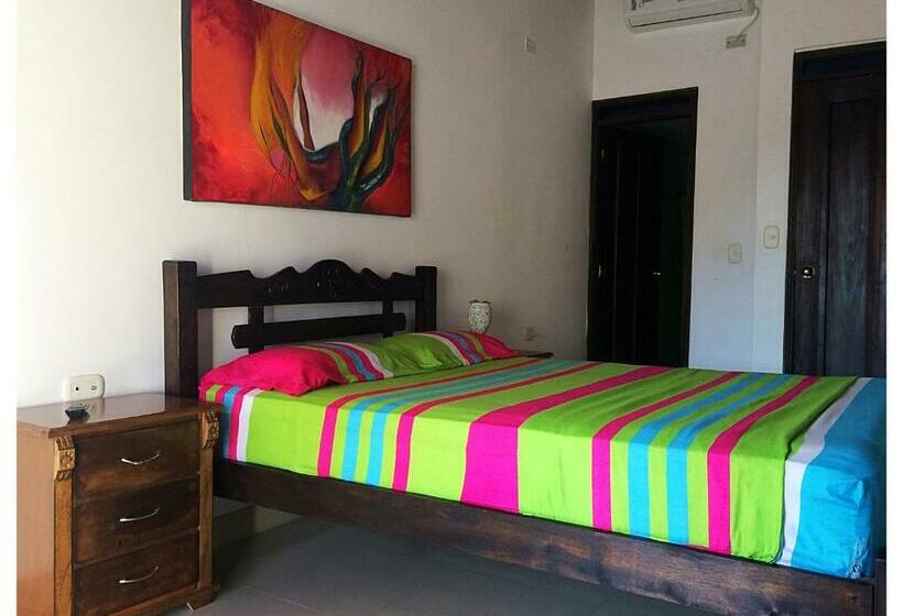 اتاق لوکس با بالکن, Hostal Santa Maria City