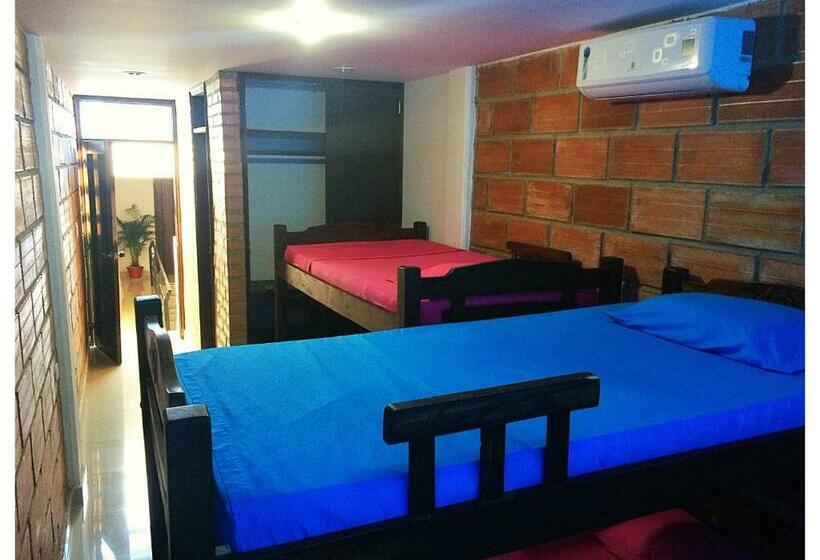 اتاق استاندارد چهار تخته, Hostal Santa Maria City
