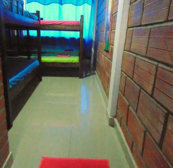 اتاق استاندارد چهار تخته, Hostal Santa Maria City
