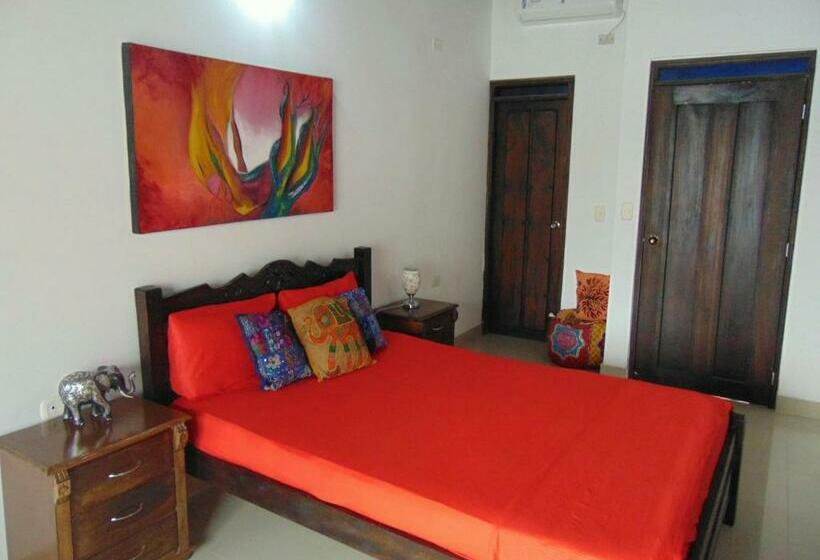 اتاق لوکس با بالکن, Hostal Santa Maria City