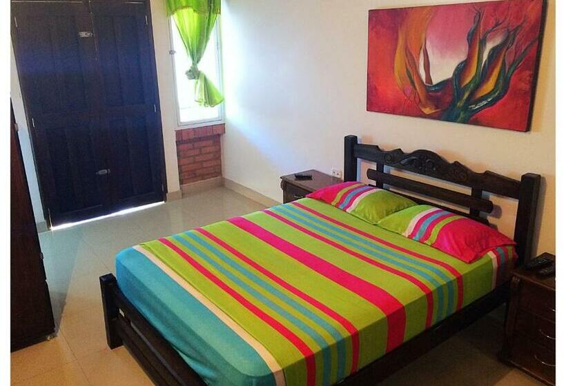 اتاق لوکس با بالکن, Hostal Santa Maria City
