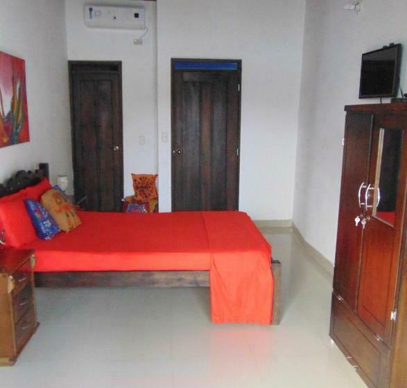 اتاق لوکس با بالکن, Hostal Santa Maria City