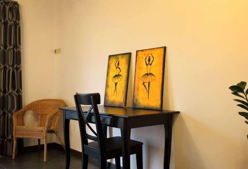 חדר סטנדרט, B&b Back2front