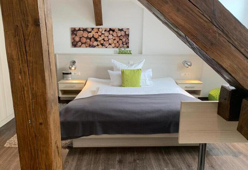 Junior Süit, Best Business Buhl  Boardinghouse