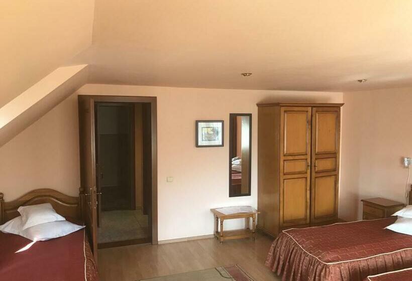Quarto Triplo Standart, Cosmos