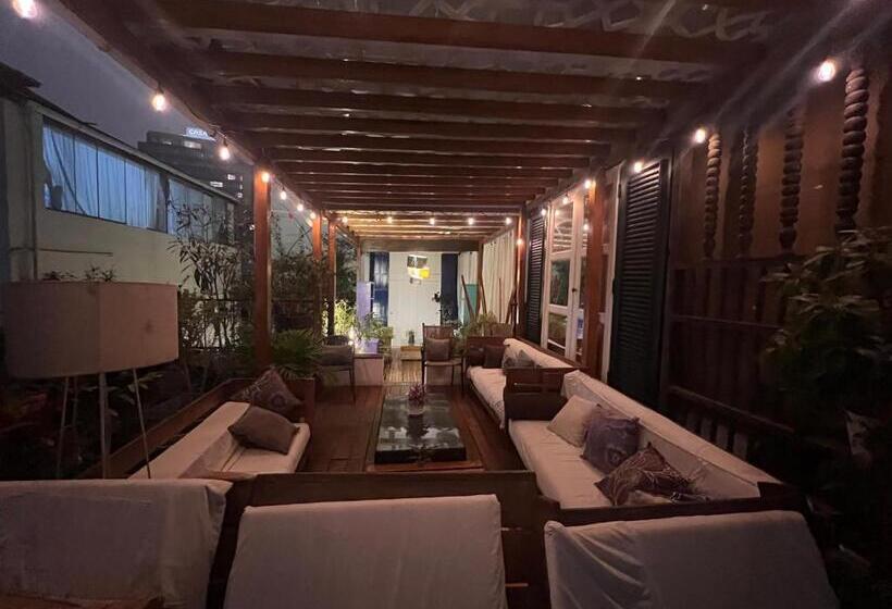 패밀리 룸, La Casa Del Viajero