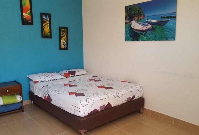 Номер Стандарт, Hostal El Hangar