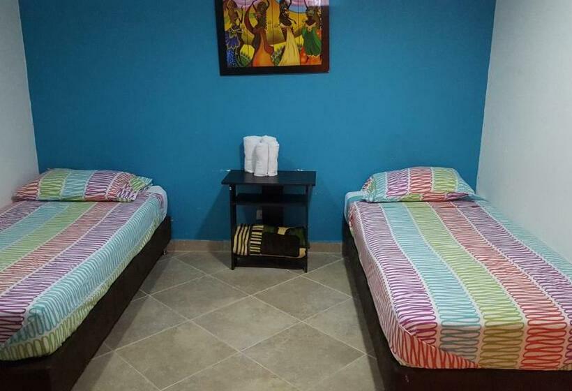 Номер Стандарт, Hostal El Hangar