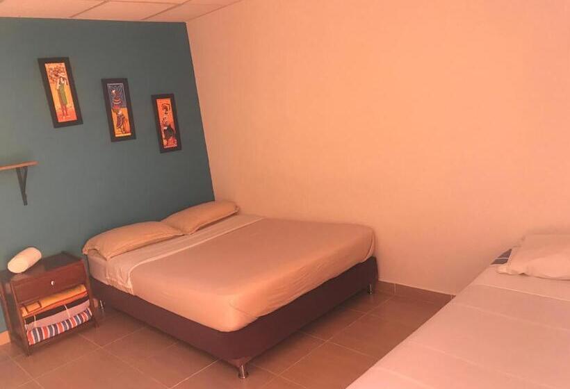 Трехместный Номер Базовый, Hostal El Hangar