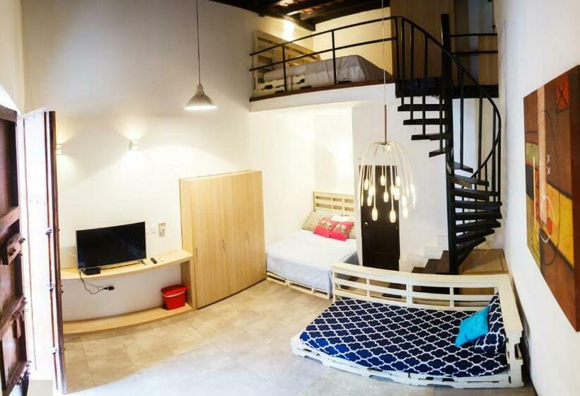 اتاق لوکس خانوادگی, Aroha Villana Hostel