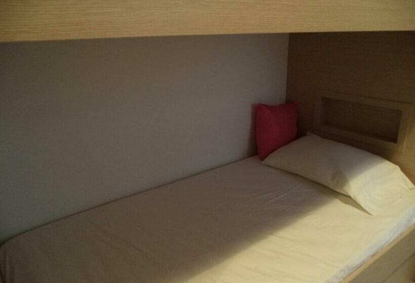 تختخواب در اتاق مشترک, Aroha Villana Hostel