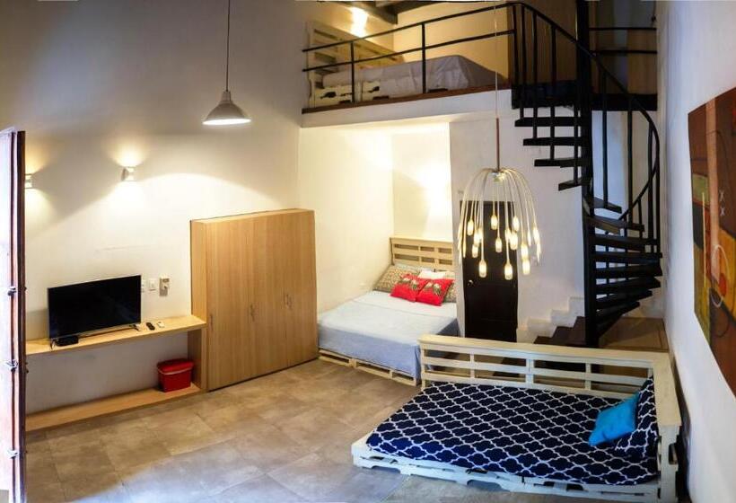 اتاق لوکس خانوادگی, Aroha Villana Hostel