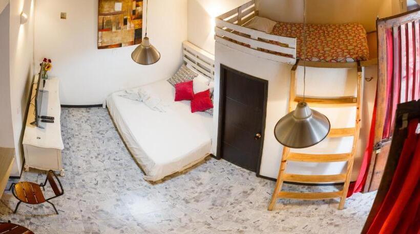 اتاق لوکس سه تخته, Aroha Villana Hostel