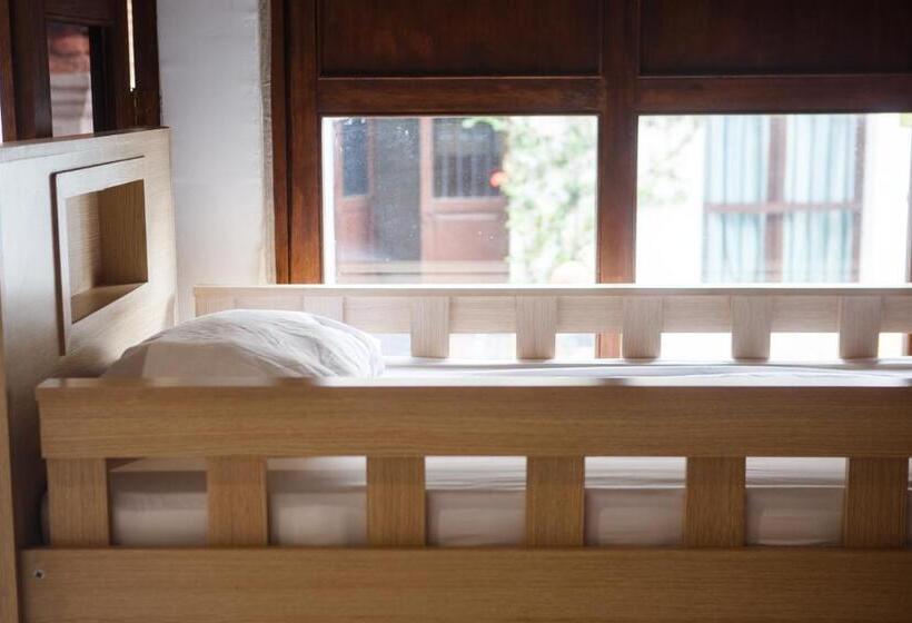 تختخواب در اتاق مشترک, Aroha Villana Hostel