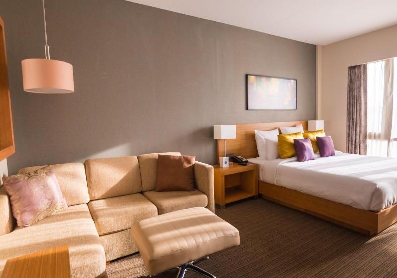 キングサイズベッドのスーペリアルーム, Novotel Lucknow Gomti Nagar