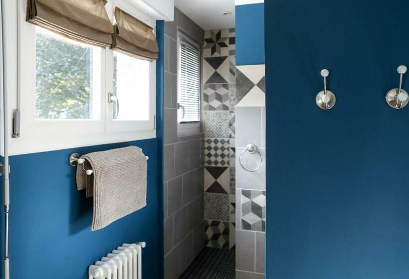 غرفة قياسية مطلة على المتنزه, L'escarbotine